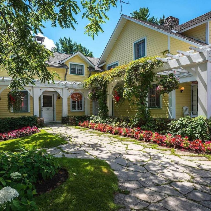ПРАЗДНИК В MACKENZIE KING ESTATE
